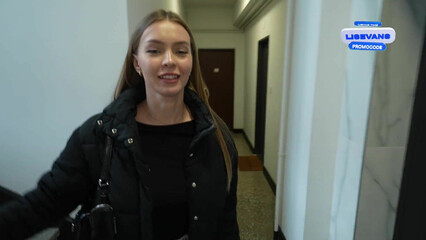 Красивая студентка делает глубокий минет и дает в писю, чтобы получить скидку на жилье